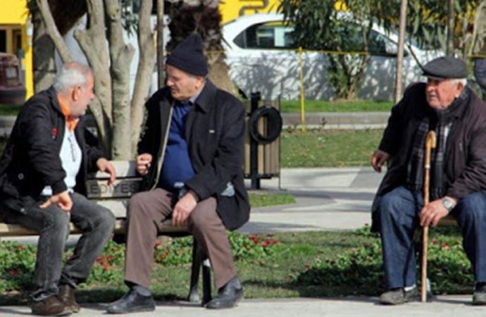AKP’li belediyeden tepki çeken üslup: 'Yaşlı ihbar hattı'