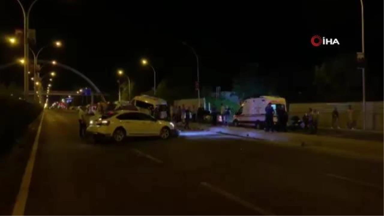 Diyarbakır'da 4 aracın karıştığı zincirleme kazada 2'si ağır 5 kişi yaralandı