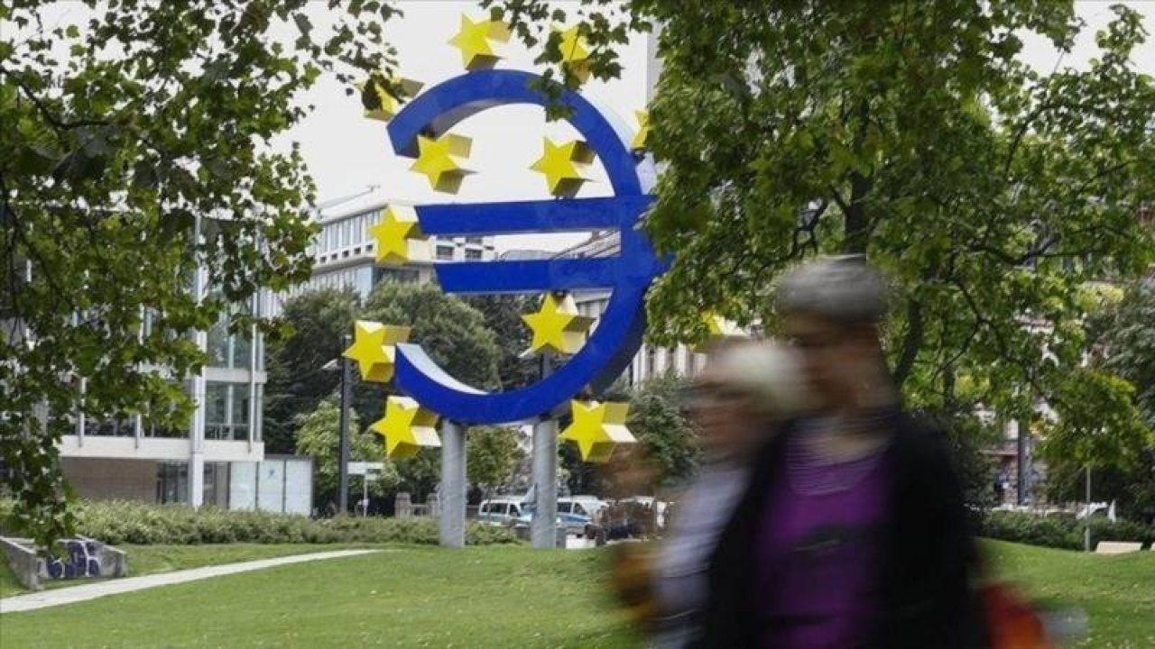 Euro Bölgesi, ikinci çeyrekte beklentilerin üzerinde büyüdü