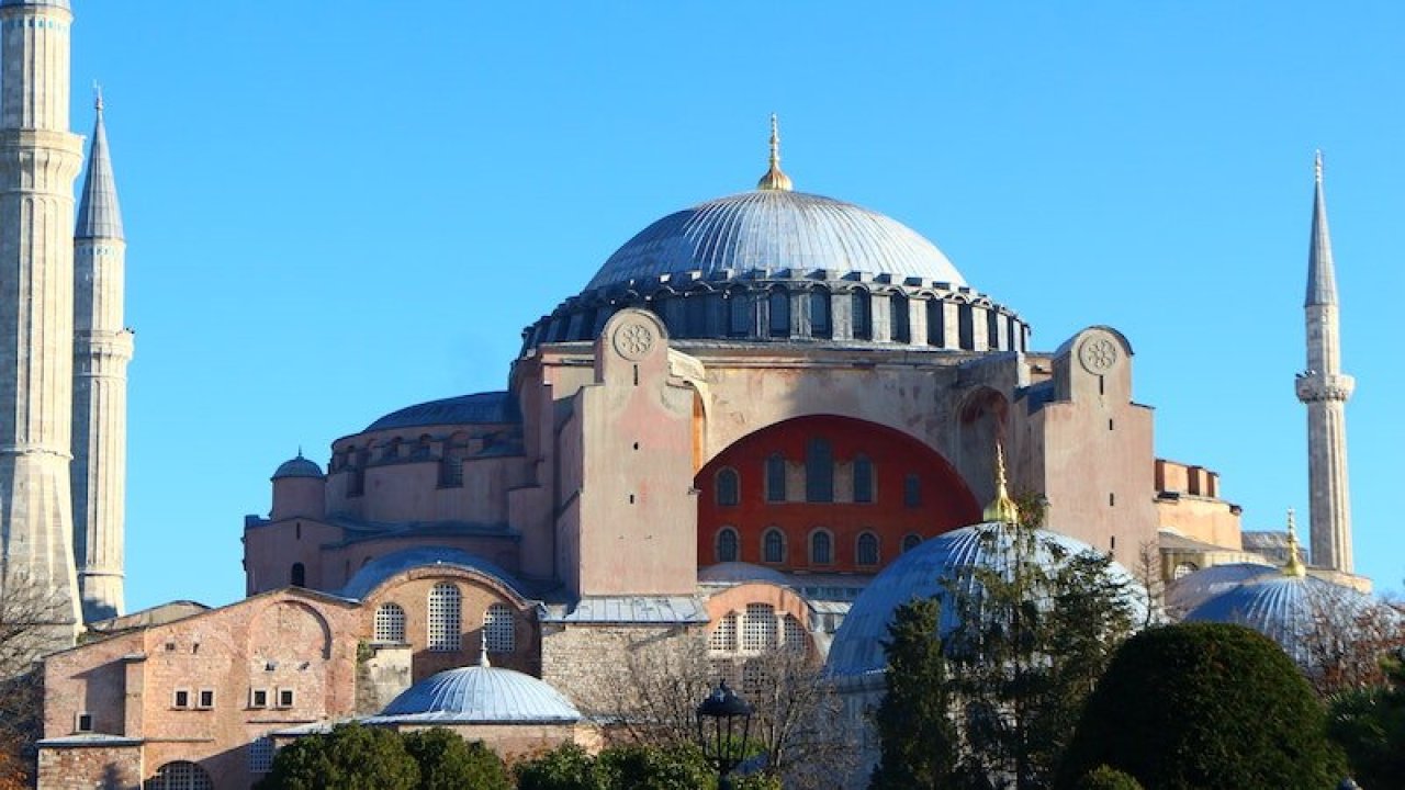 Bakan Ersoy: Ayasofya'da depreme karşı güçlendirmeyle ilgili ikinci restorasyon aşamasına geçiliyor