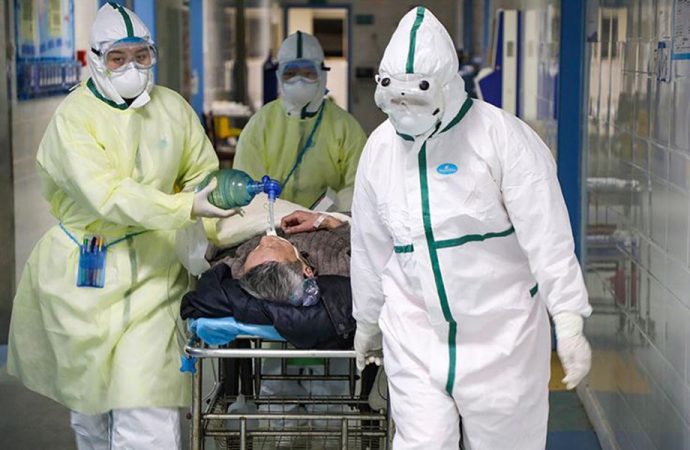 Koronavirüslü hastalara bakan doktor: Alkış yetmez, kritik haftadayız