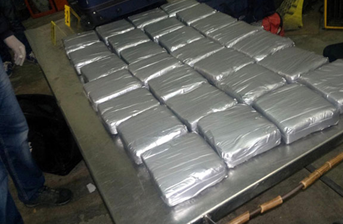 X-Ray'a takıldı: 289 kilo eroin ele geçirdi