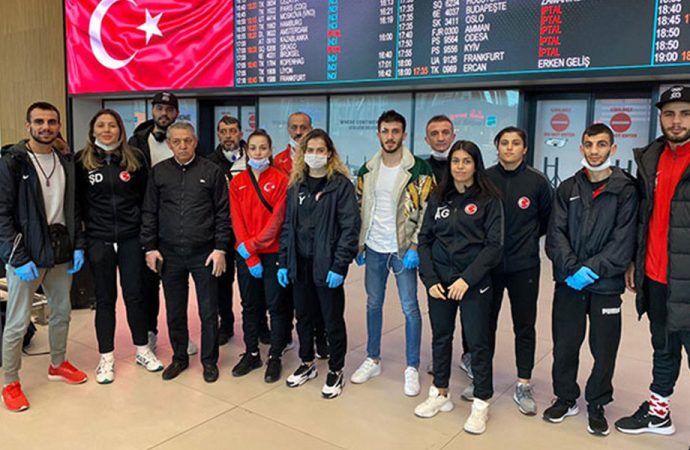 Londra’dan dönen Milli Takım kafilesindeki iki isimde koronavirüs çıktı!