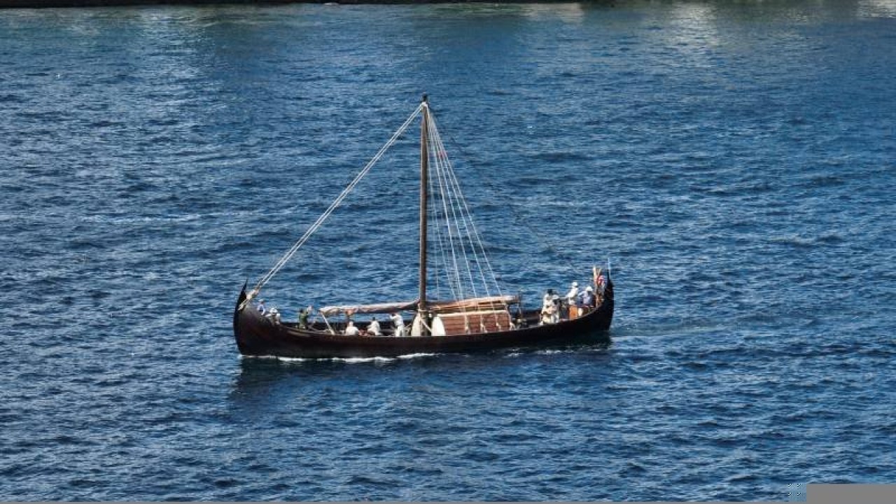 Viking yelkenlisi Boğaz'a demir attı