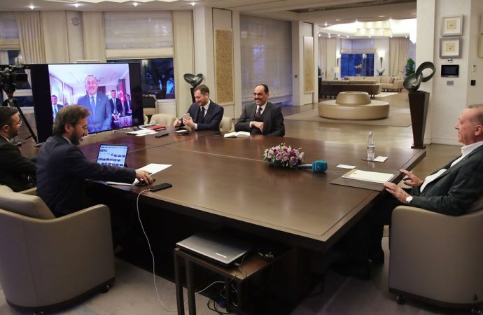 Çavuşoğlu’na ‘mesafe’ uyarısında bulunan Erdoğan: Yerim dar diyorsun yani