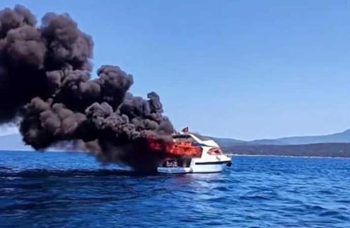 Bodrum’da motoryat alev alev yandı: 8 kişi kurtarıldı