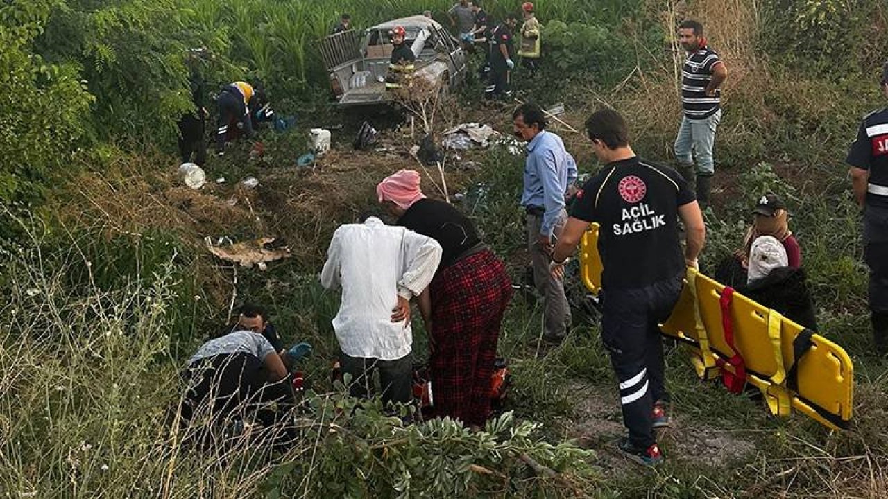 Mevsimlik işçileri taşıyan kamyonet tarlaya savruldu; 3 ölü, 11 yaralı