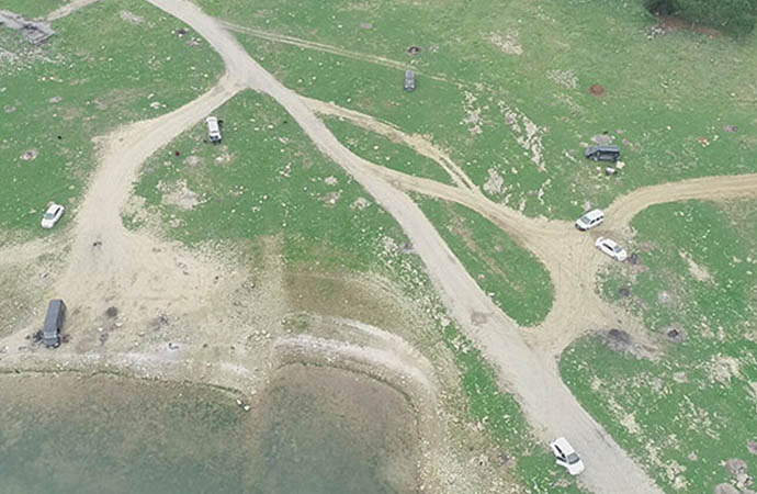 Göl kenarı piknikçilerin akınına uğradı
