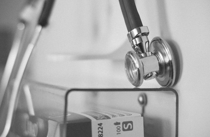 Koronavirüse yakalanan aile hekimlerine maaş cezası: Vekil bul...