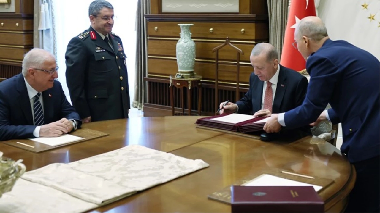 YAŞ Toplantısı Kararlarına Göre Orgeneral Metin Gürak Genelkurmay Başkanı Oldu