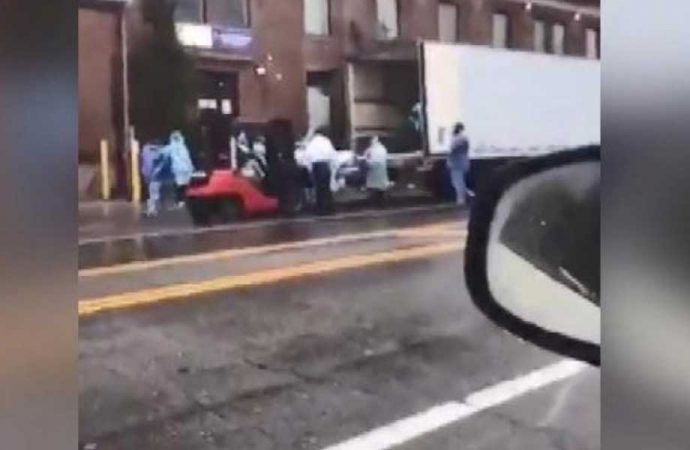 ABD’de koronavirüsten ölenler için mobil morglar kuruldu
