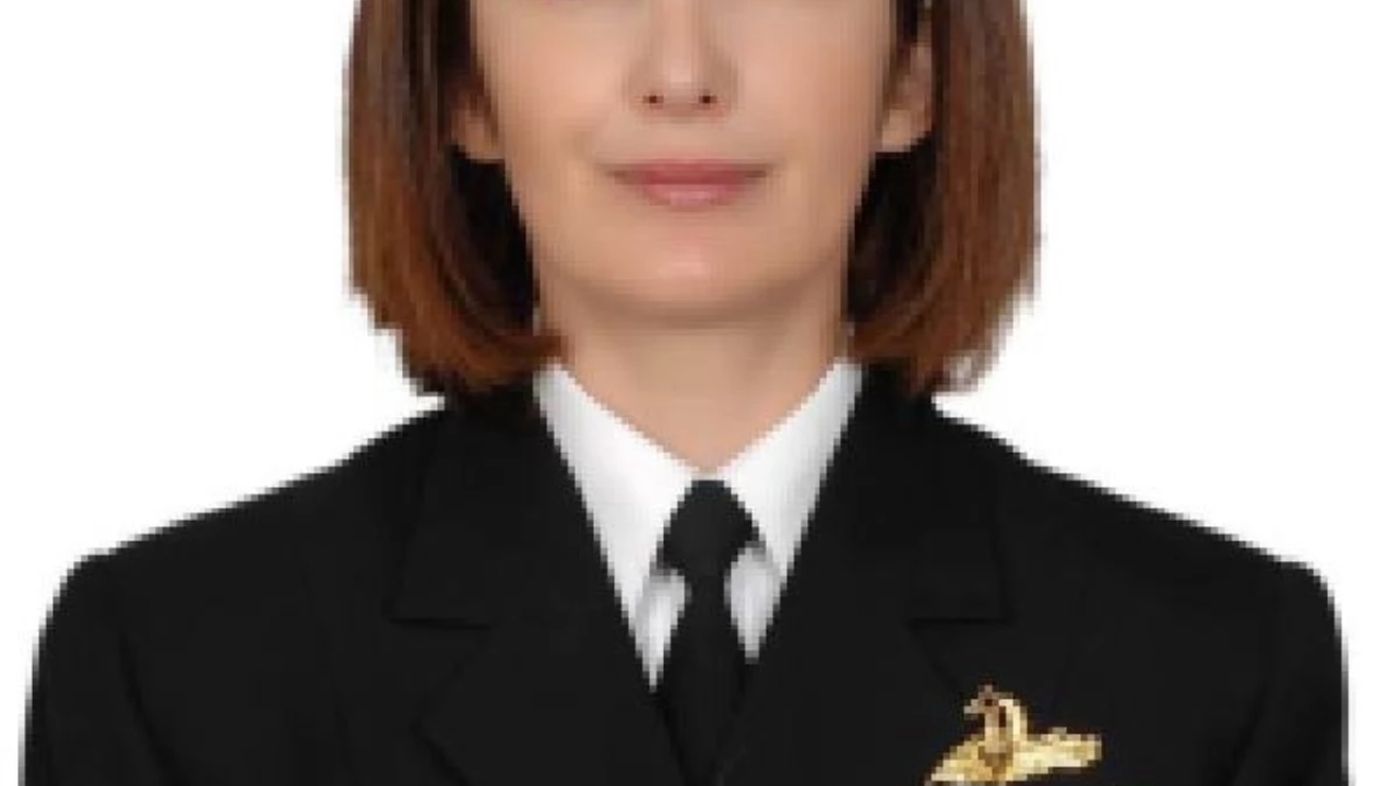 Türk Silahlı Kuvvetleri'nde İlk Kadın Amiral: Gökçen Fırat