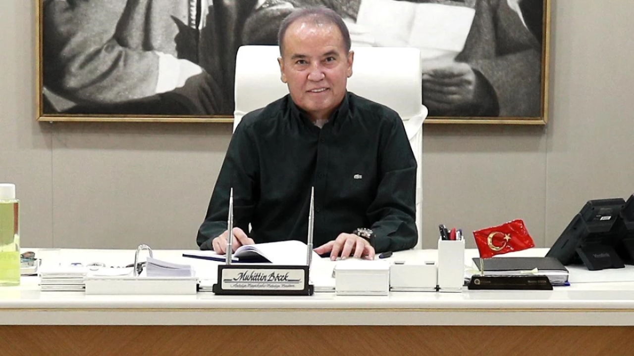Muhittin Böcek'in gelini tarafından aldatıldığını öne süren mesajı WhatsApp'ta paylaştı