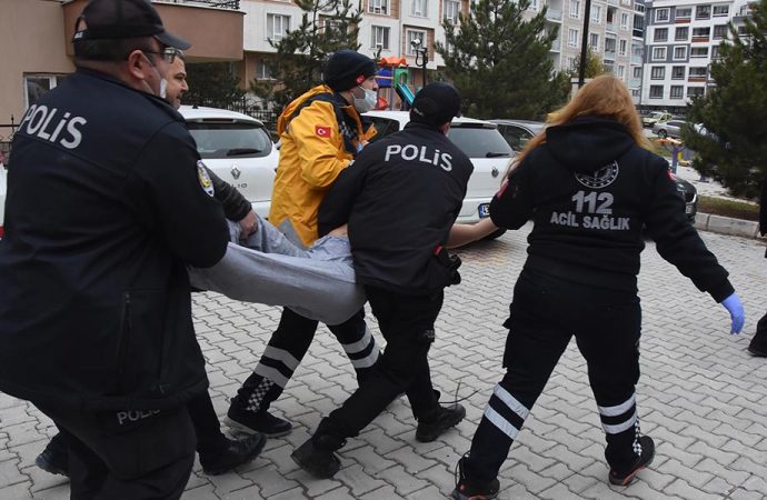 Koronavirüsten korkan genç mimar tedavisinin ardından hayatına son verdi!