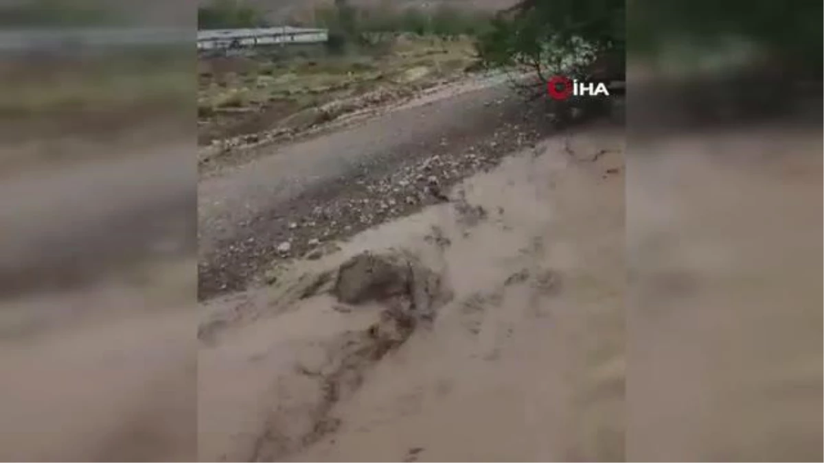 Doğubayazıt'taki sel felaketi: Türkiye-İran kara yolu ulaşıma açıldı