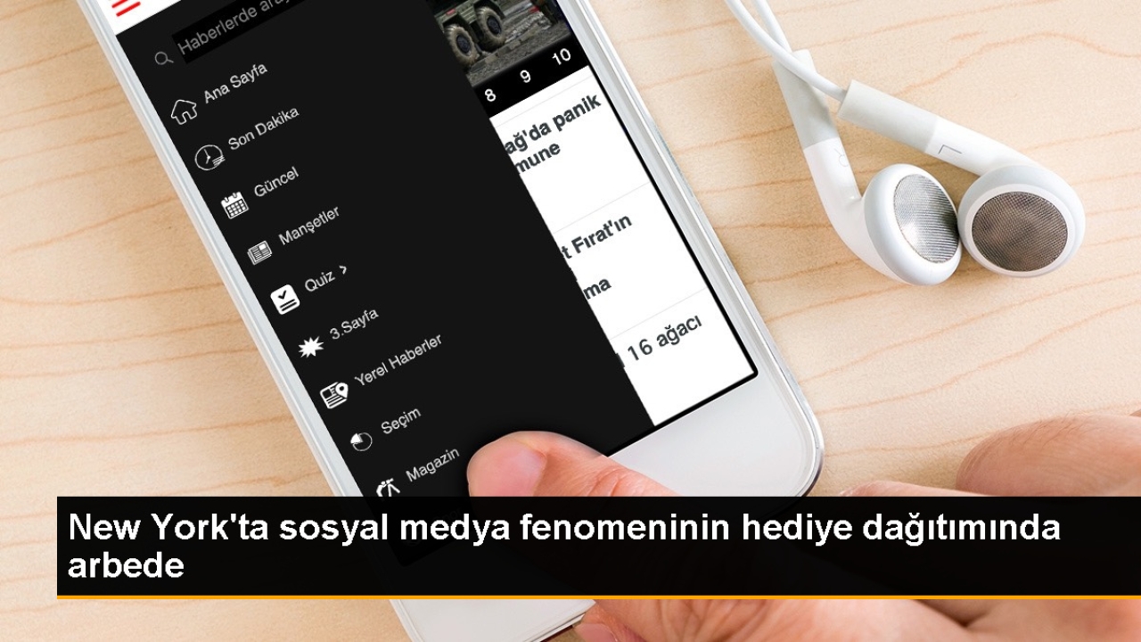 New York'ta Hediye Dağıtımı Etkinliğinde Polis ile Gençler Arasında Arbede