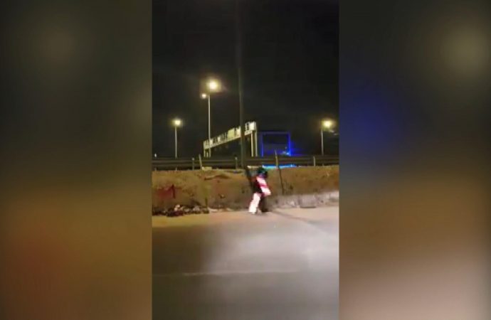 ‘Levha’ kılığına girerek karantinadan kaçtı