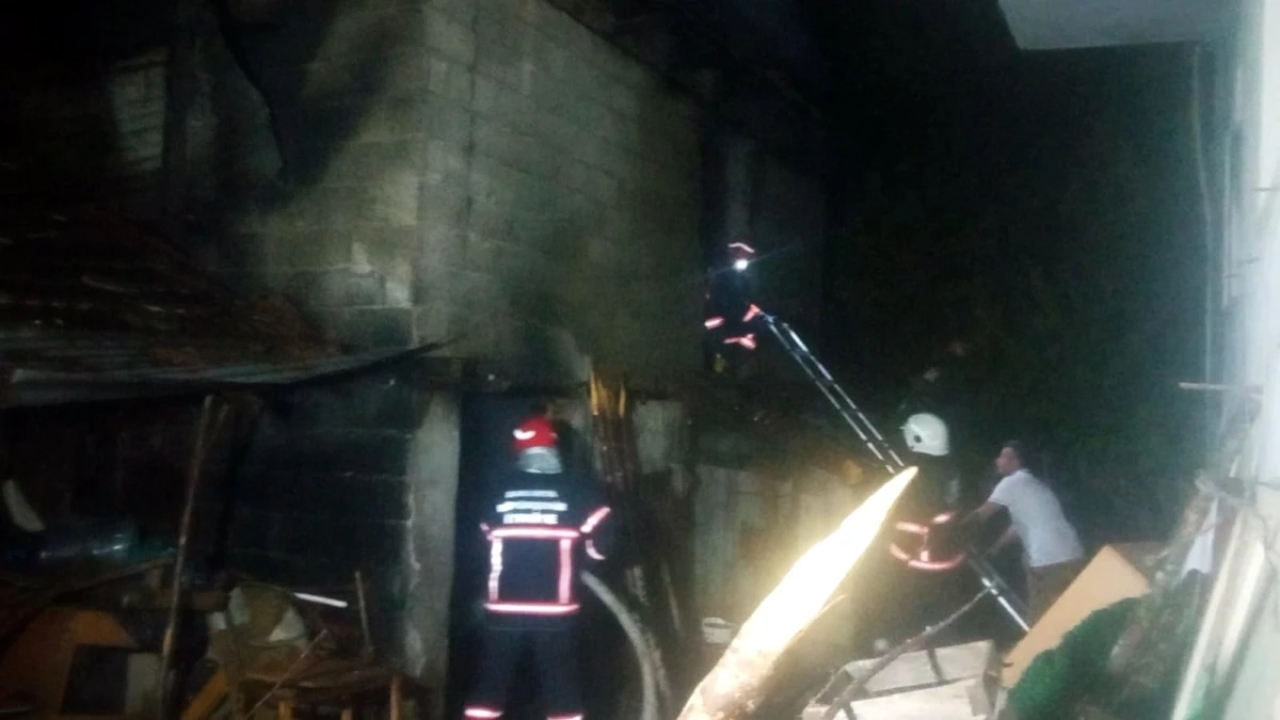 Sakarya'da Samanlık Yangını Paniğe Neden Oldu