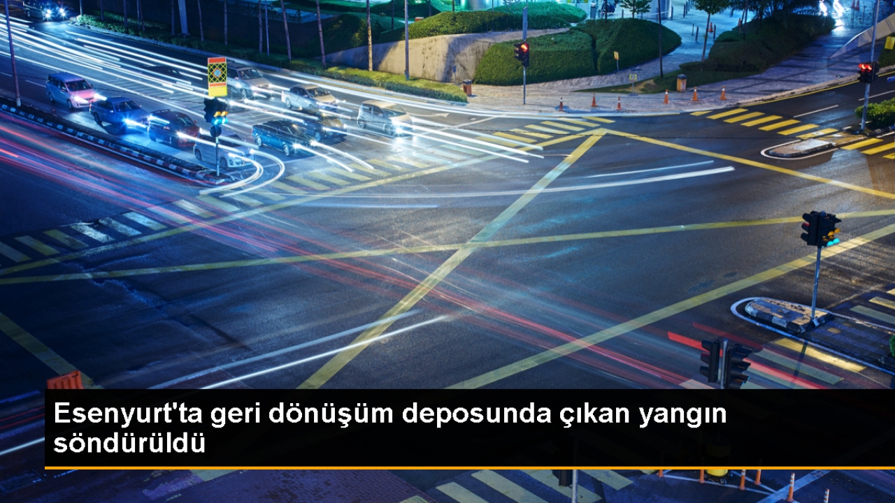 Esenyurt'ta geri dönüşüm deposunda çıkan yangın söndürüldü