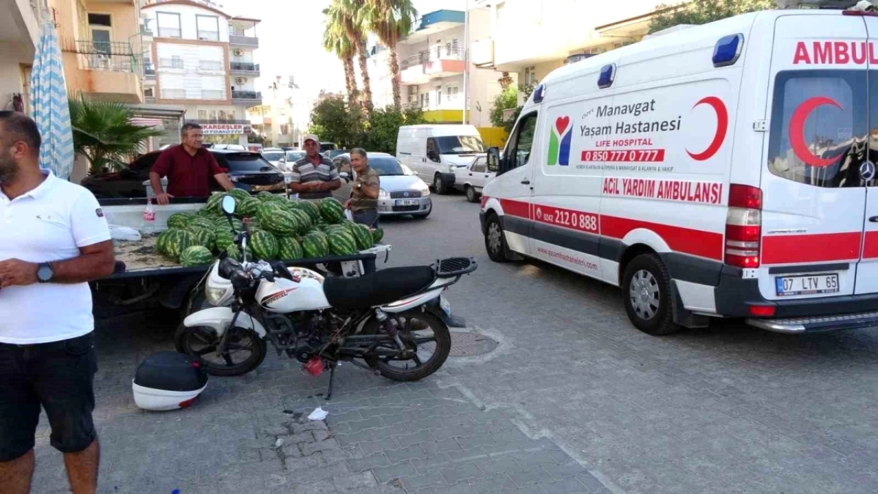 Antalya Manavgat'ta Motosiklet ile Otomobil Çarpıştı: 1 Yaralı