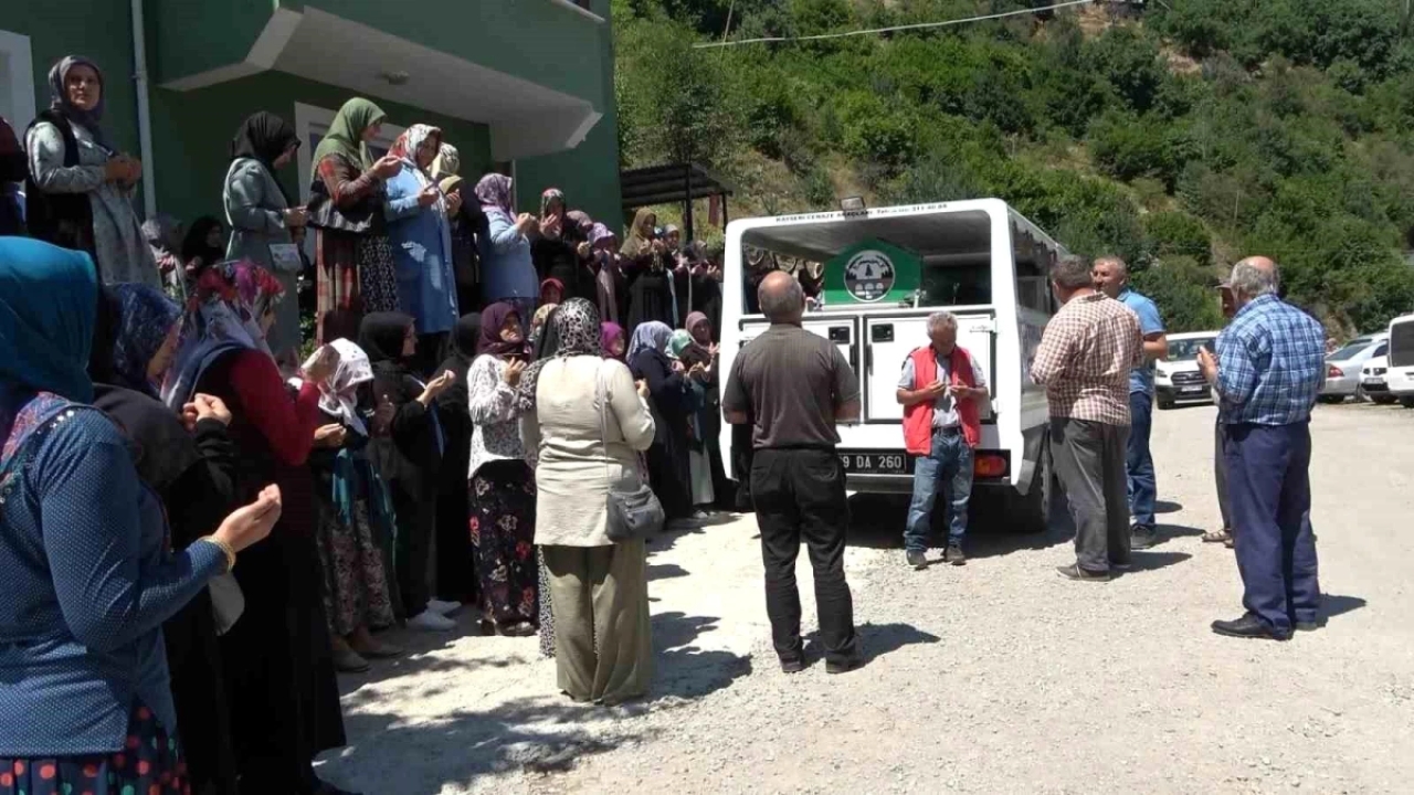 Gümüşhane'de intihar eden çift yan yana defnedildi