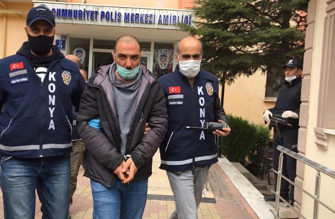 ‘Karımla ilişkiye girdiler’ diyerek 3 arkadaşını öldürdü! Gerçek sonradan ortaya çıktı