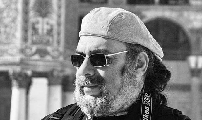 Fotoğraf sanatçısı Tufan Dinarlı, evinde ölü bulundu
