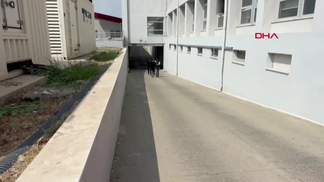 Adana'da Berber Dükkanında Uyuşturucu Operasyonu: 60 Gram Esrar ve 34 Hap Ele Geçirildi