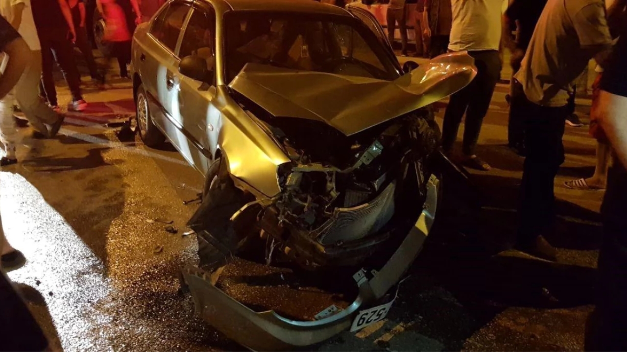 Çorum Alaca'da İki Otomobil Kafa Kaya Çarpıştı