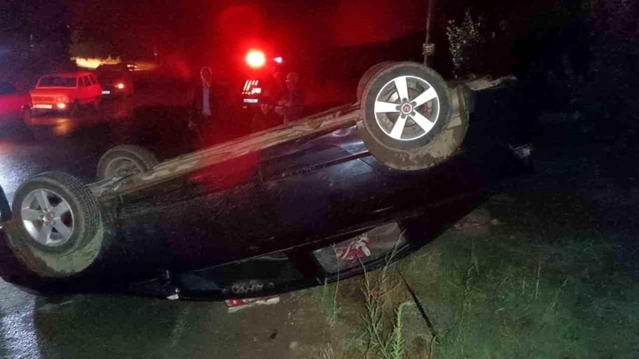 Sakarya'da Kontrolden Çıkan Otomobil Takla Attı