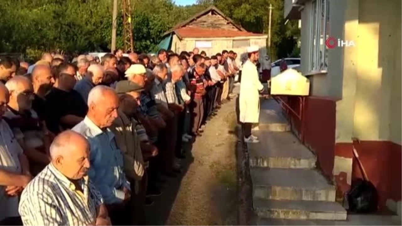 Zonguldak'ta kızı tarafından öldürülen Şeyda Çataklı toprağa verildi