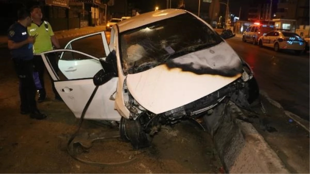 Bornova'da Otomobil Yangın Çıkardı: 2 Yaralı