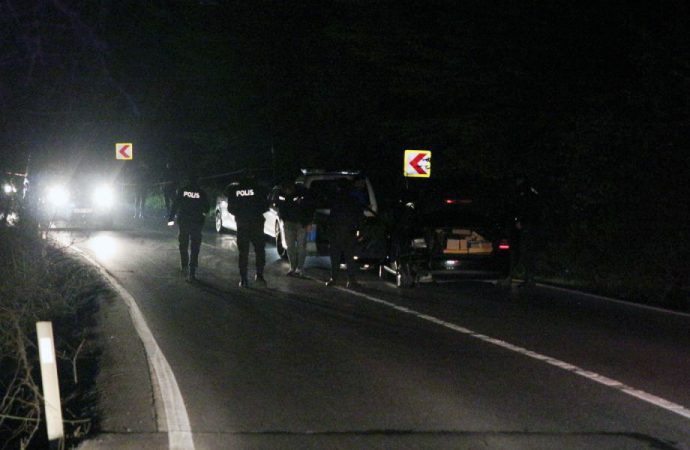‘Dur’ ihtarına uymayan sürücü polise çarptı
