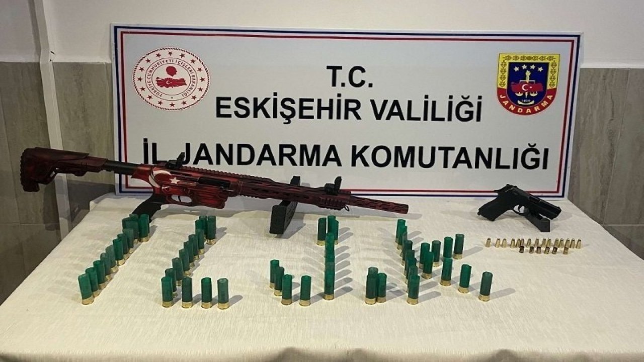 Havaya ateş eden 3 şüpheli ruhsatsız tabanca ve tüfekle yakalandı