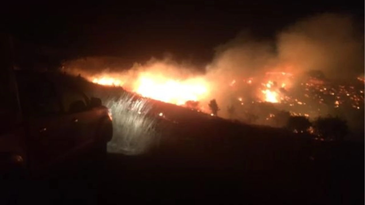 Hekimhan'da Meyve Bahçelerinin Bulunduğu Dağlık Alanda Yangın Çıktı
