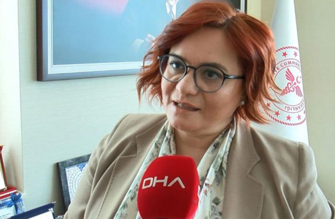 Bilim Kurulu Üyesi Şenel'den sosyal mesafede '15 dakika' uyarısı