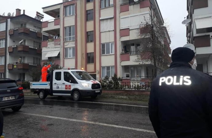 Edremit’te 4 apartman karantinaya alındı