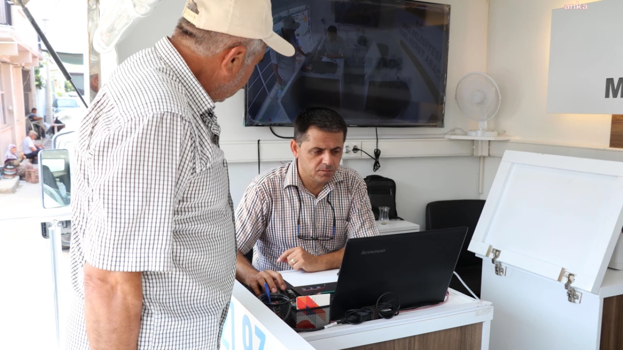 Söke Belediyesi Mobil Hizmet Aracı Vatandaşlara Limonata İkramında Bulundu