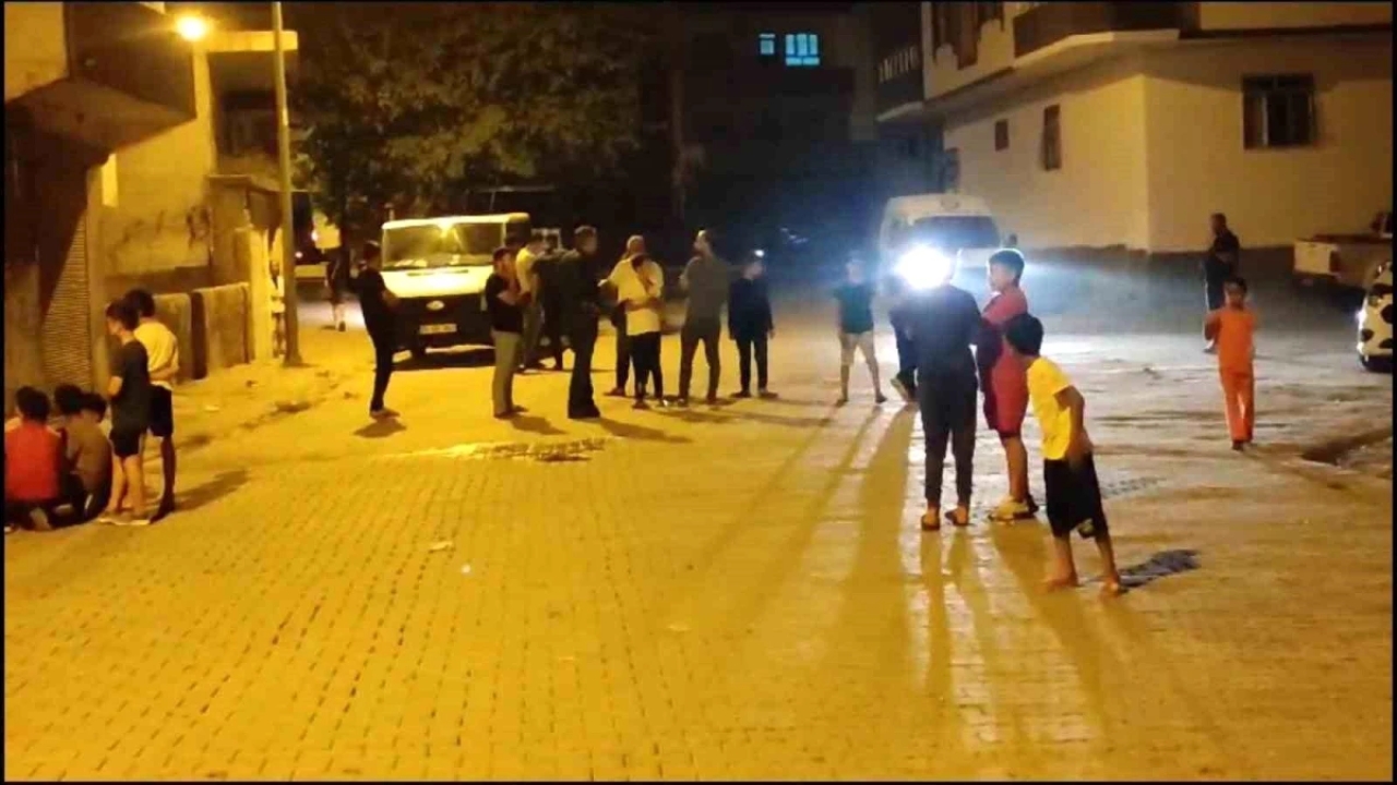 Batman'da Minibüsün Altında Kalarak Hayatını Kaybeden 1 Yaşındaki Çocuğun Cenazesi Ailesine Teslim Edildi