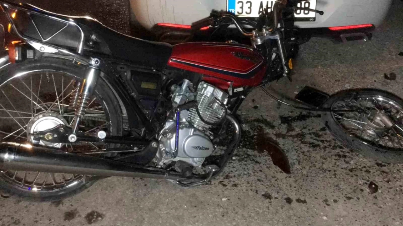 Mersin Erdemli'de Ticari Araç ile Motosiklet Kaza Yaptı