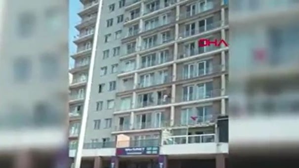 Yine Esenyurt: Bornozla cama çıkıp mahalleyi birbirine kattı