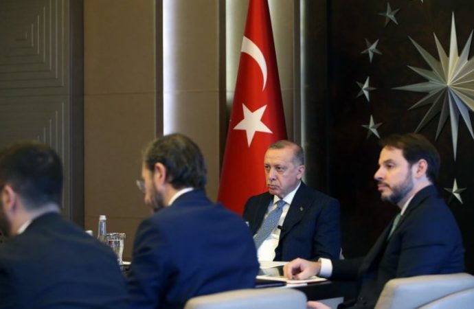 Berat Albayrak ve Fahrettin Altun haberlerine hem dava hem erişim engeli!