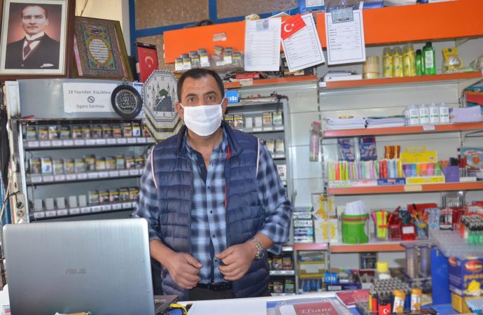 18 ailenin 22 bin TL veresiyesini kapattı, defteri yaktırdı