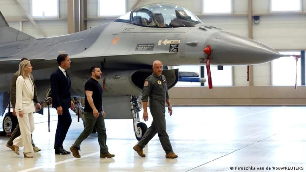 Hollanda ve Danimarka'dan Ukrayna'ya F-16