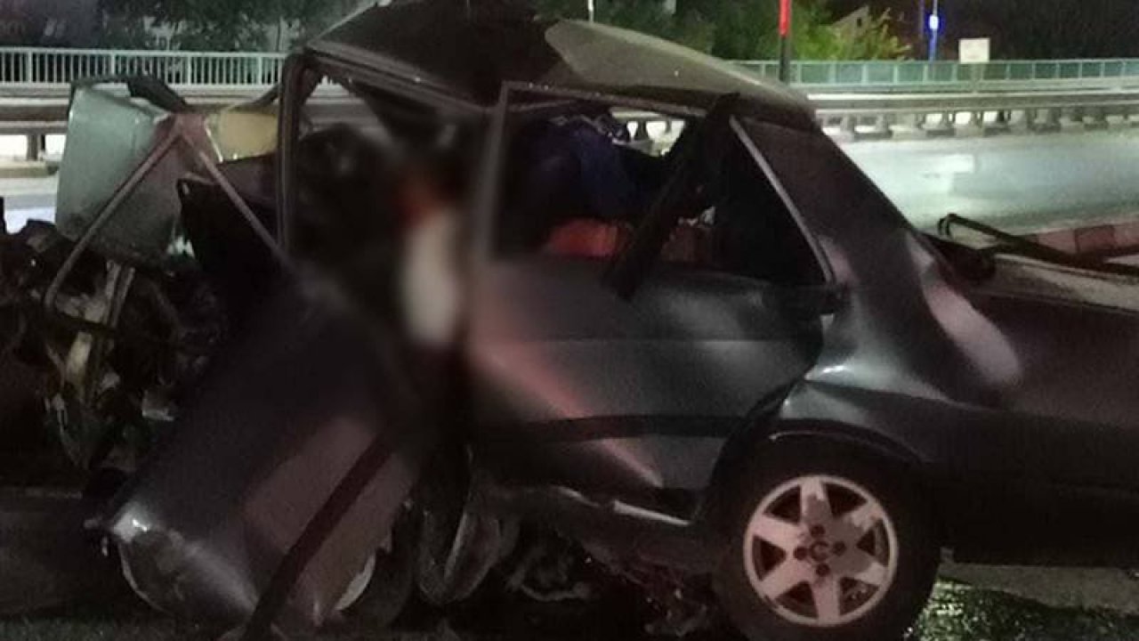 Refüje çarpan otomobil alev topuna döndü; 4 kişi öldü, bir ağır yaralı