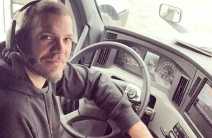 ABD’de TIR şoförlüğü yapan Tolga Karel: Koronavirüsten ölen 12 kişinin cesedini taşıdım