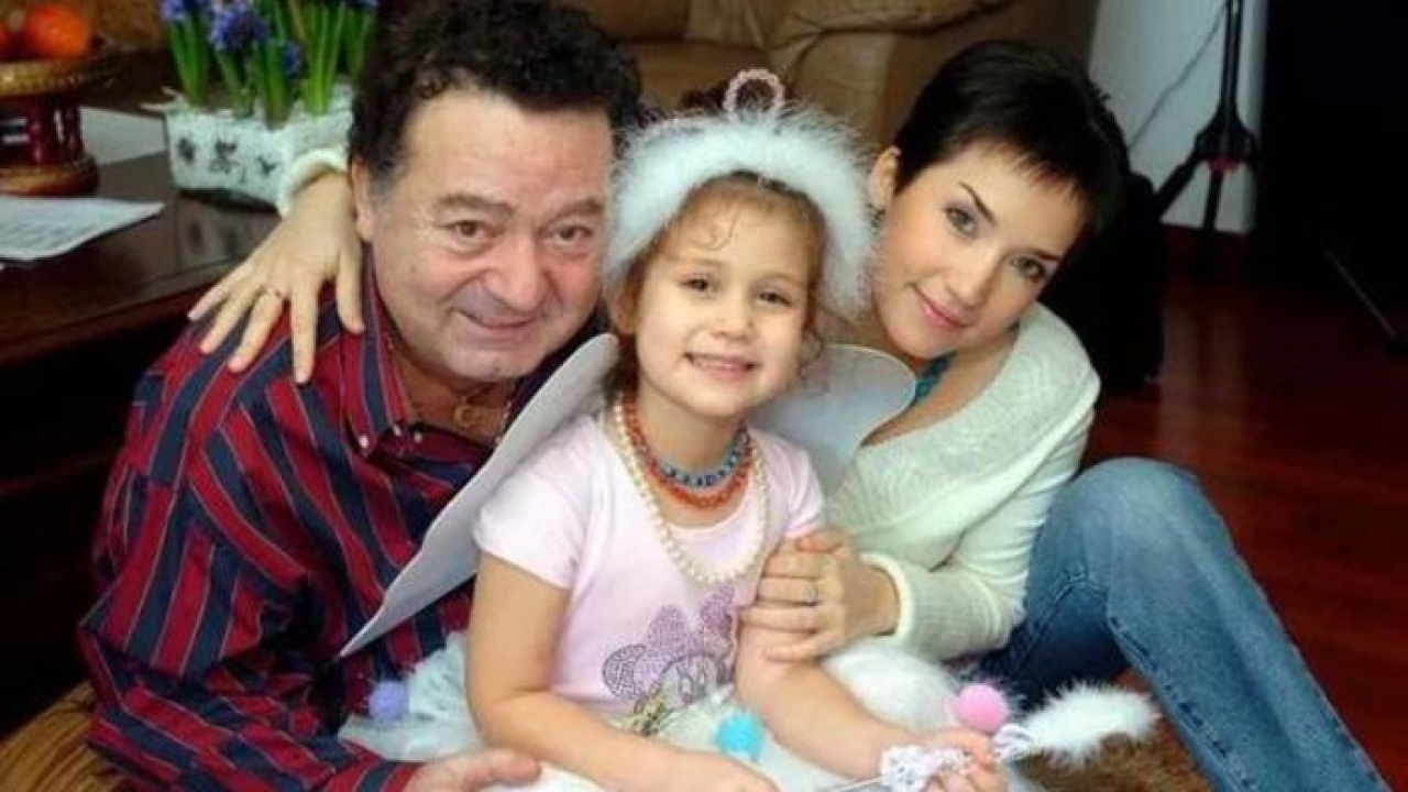Kayahan ile İpek Açar'ın kızı Aslı Gönül kocaman oldu! Duru güzelliğiyle büyüledi