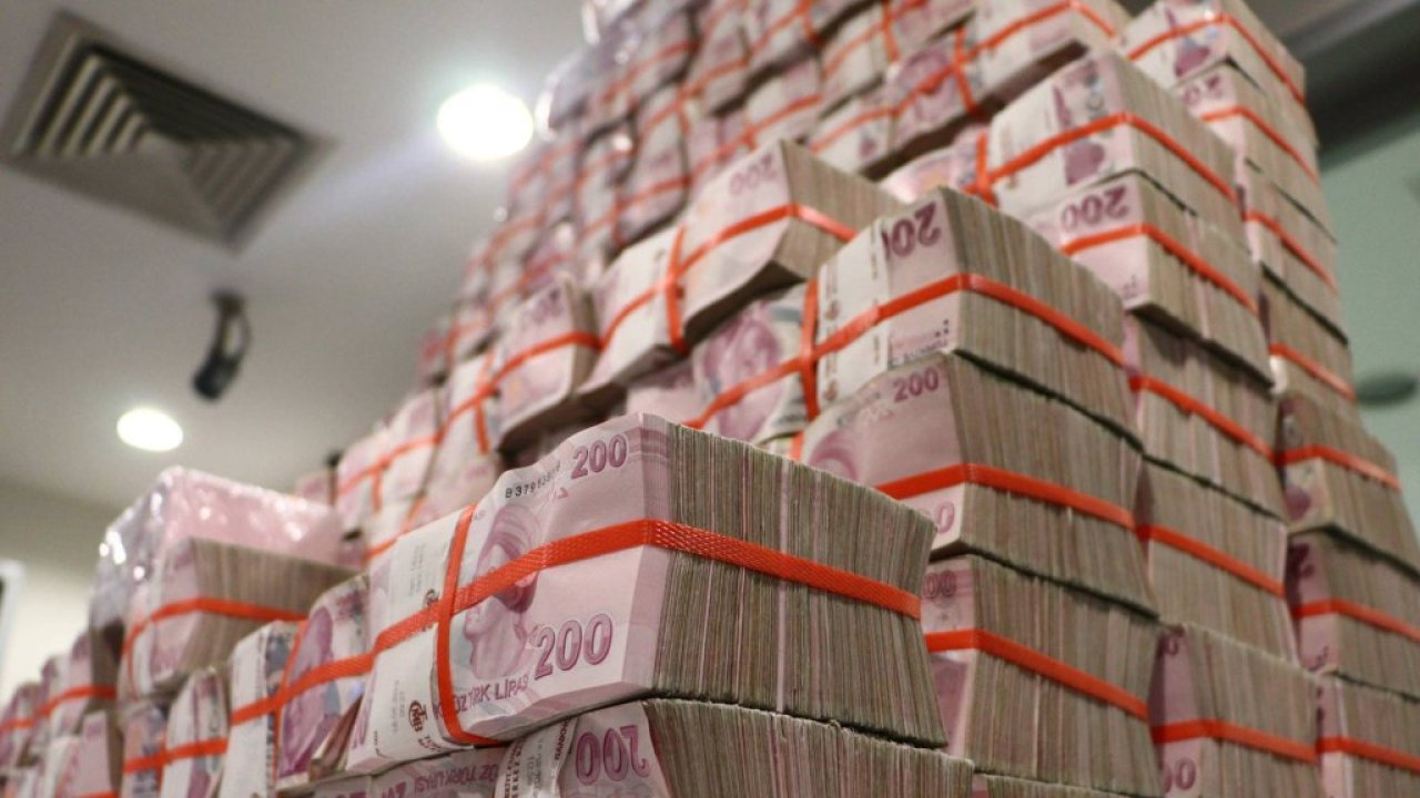 Hazine 62 milyar lira borçlandı