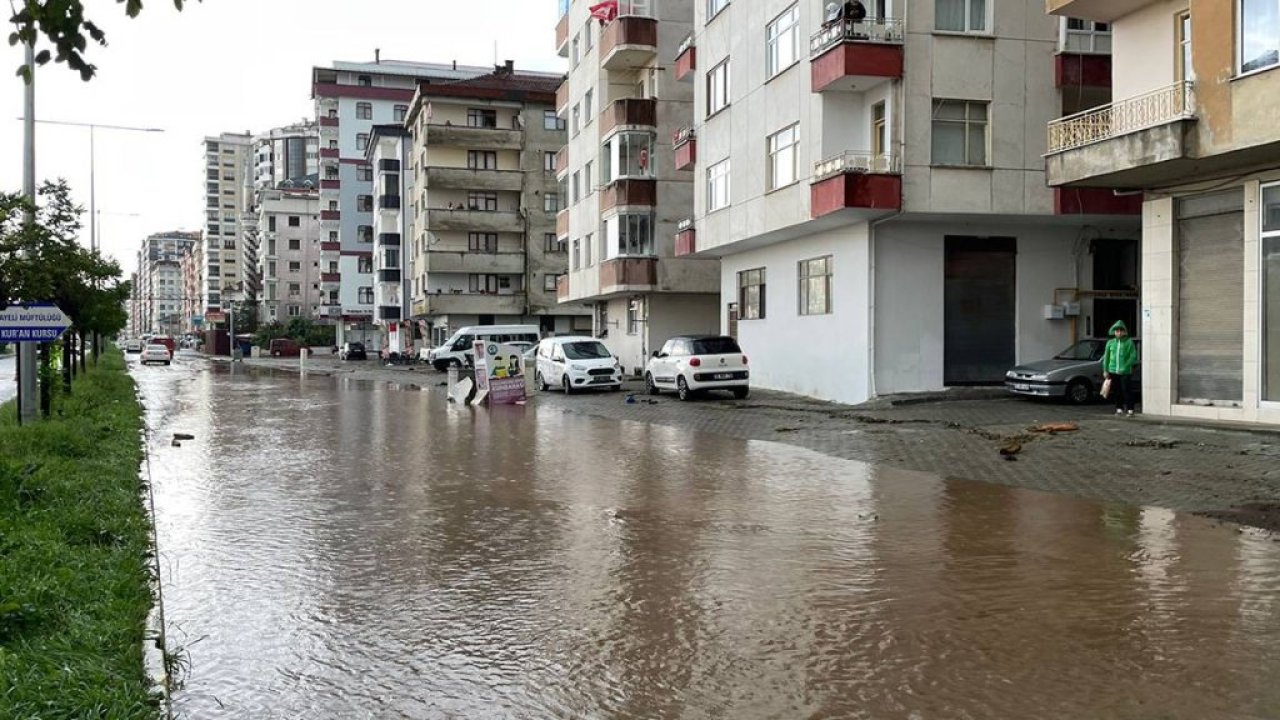 Rize Valiliği: Şiddetli yağıştan toplam 13 köy etkilendi, ölü ya da yaralı yok