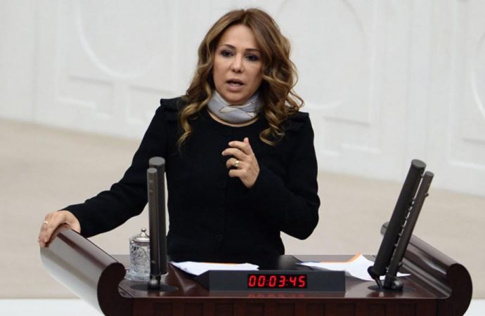 FLAŞ HABER: AKP’li eski vekil isim vermeden Özgür Özel’i mezarla tehdit etti